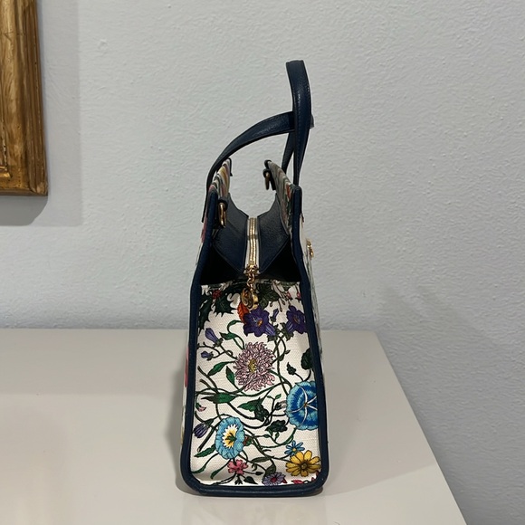 Gucci Flora Canvas Tote with Navy Leather Trim - Picture 3 of 16